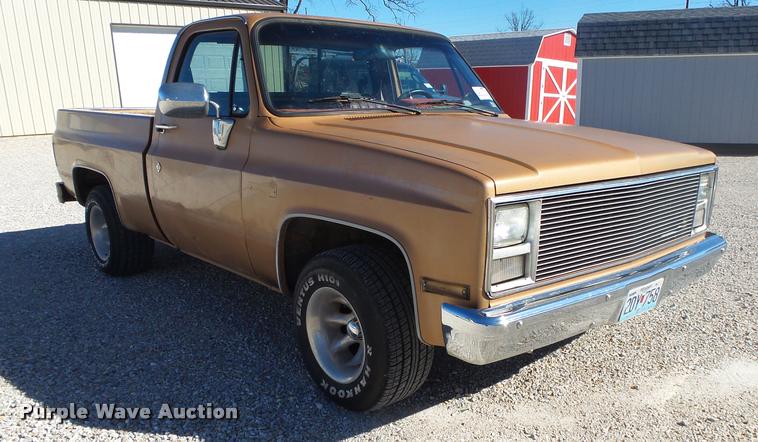 image for item DA2565 1987 GMC R1500 pickup truck