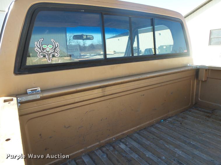 image for item DA2565 1987 GMC R1500 pickup truck