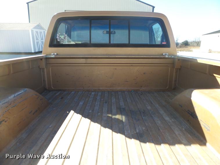 image for item DA2565 1987 GMC R1500 pickup truck