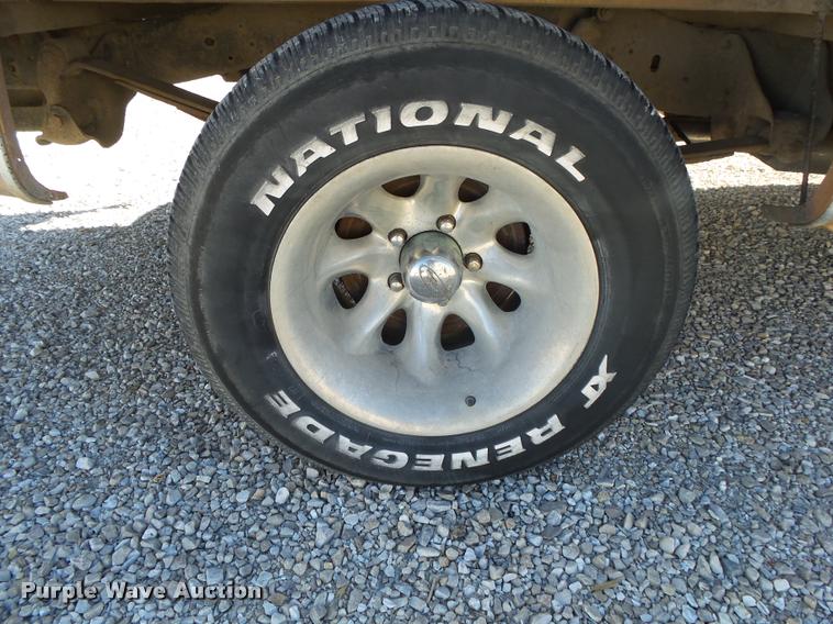 image for item DA2565 1987 GMC R1500 pickup truck