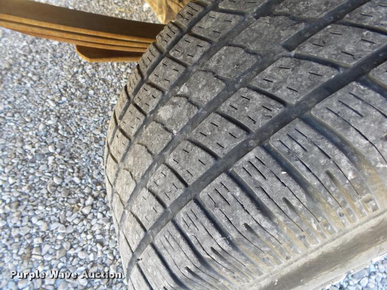 image for item DA2565 1987 GMC R1500 pickup truck