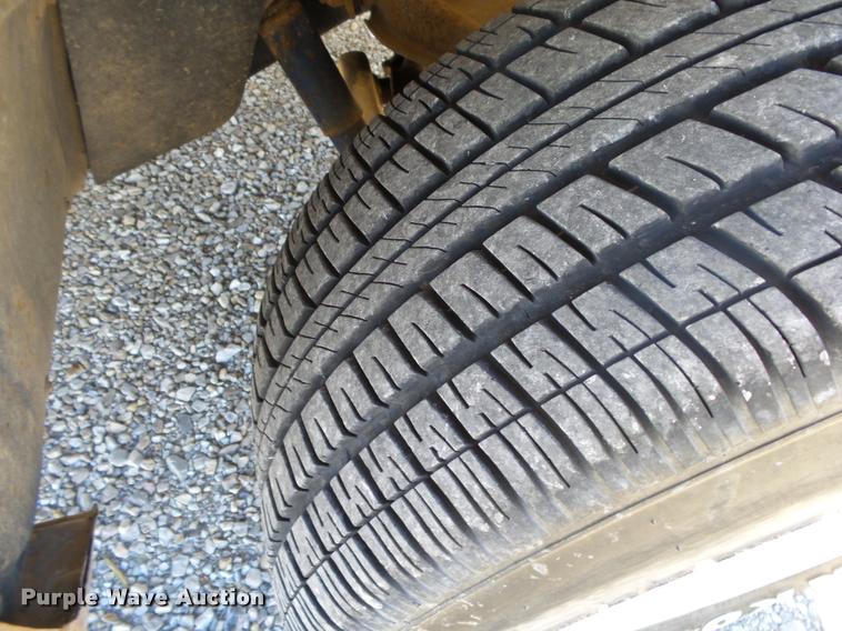 image for item DA2565 1987 GMC R1500 pickup truck