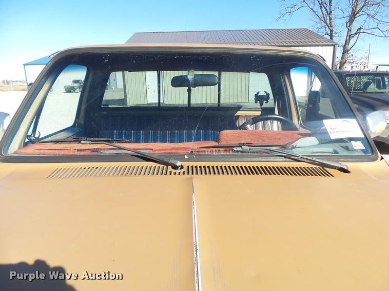 image for item DA2565 1987 GMC R1500 pickup truck