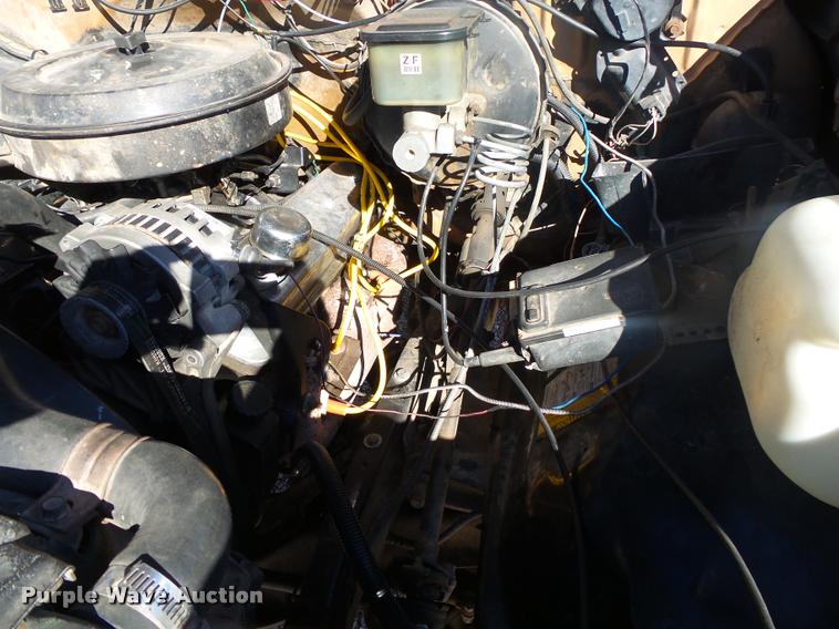 image for item DA2565 1987 GMC R1500 pickup truck