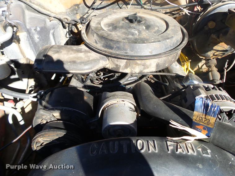 image for item DA2565 1987 GMC R1500 pickup truck