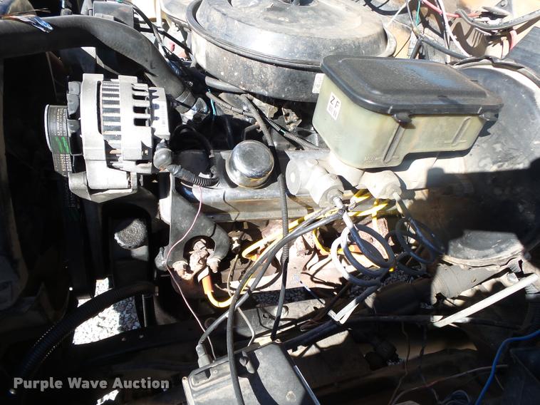 image for item DA2565 1987 GMC R1500 pickup truck