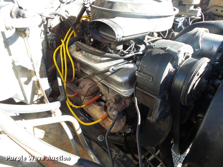 image for item DA2565 1987 GMC R1500 pickup truck