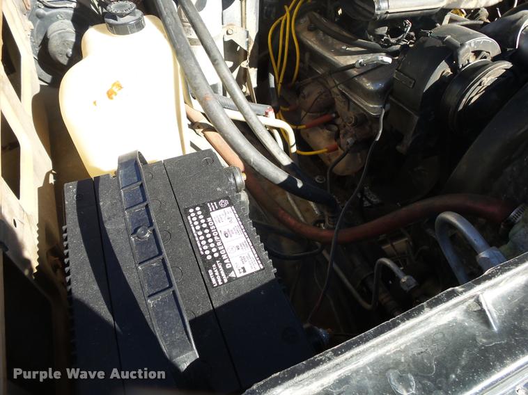 image for item DA2565 1987 GMC R1500 pickup truck