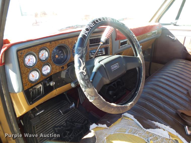 image for item DA2565 1987 GMC R1500 pickup truck
