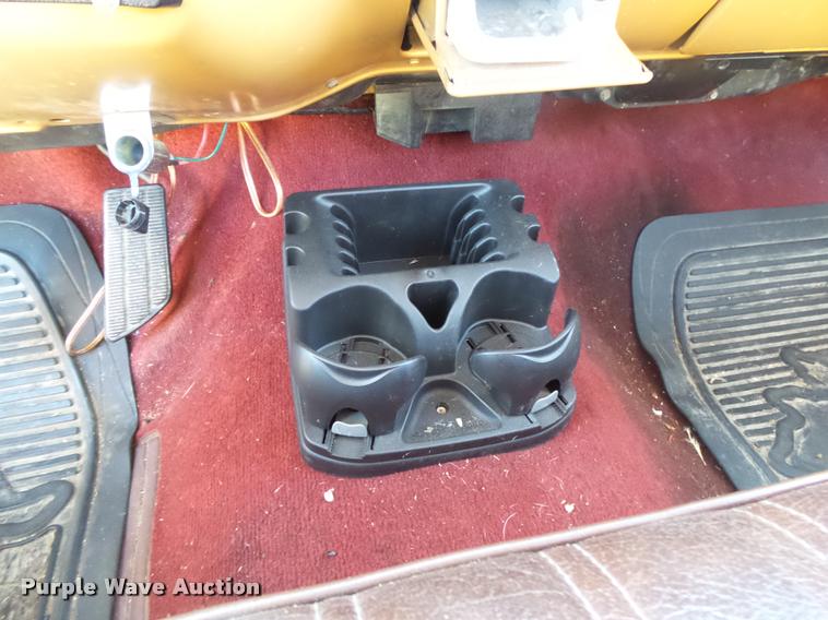 image for item DA2565 1987 GMC R1500 pickup truck