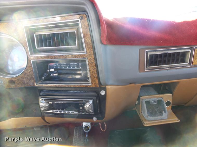 image for item DA2565 1987 GMC R1500 pickup truck