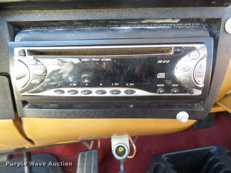 image for item DA2565 1987 GMC R1500 pickup truck