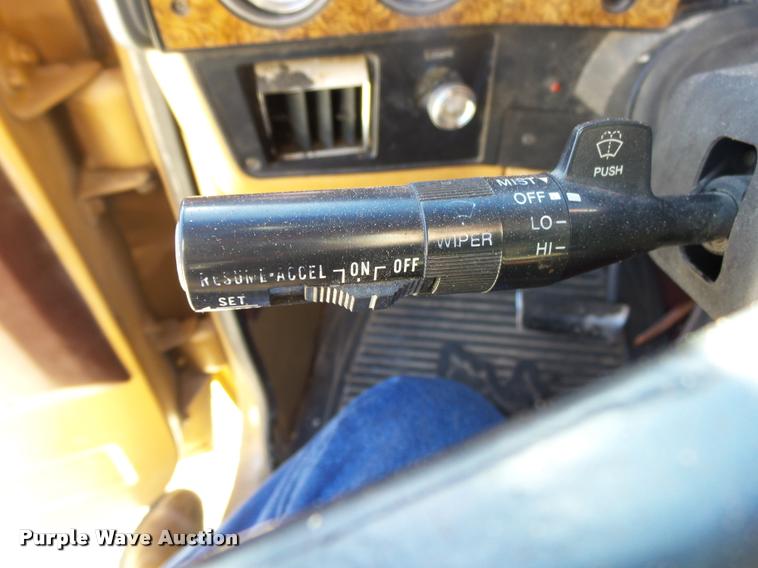 image for item DA2565 1987 GMC R1500 pickup truck