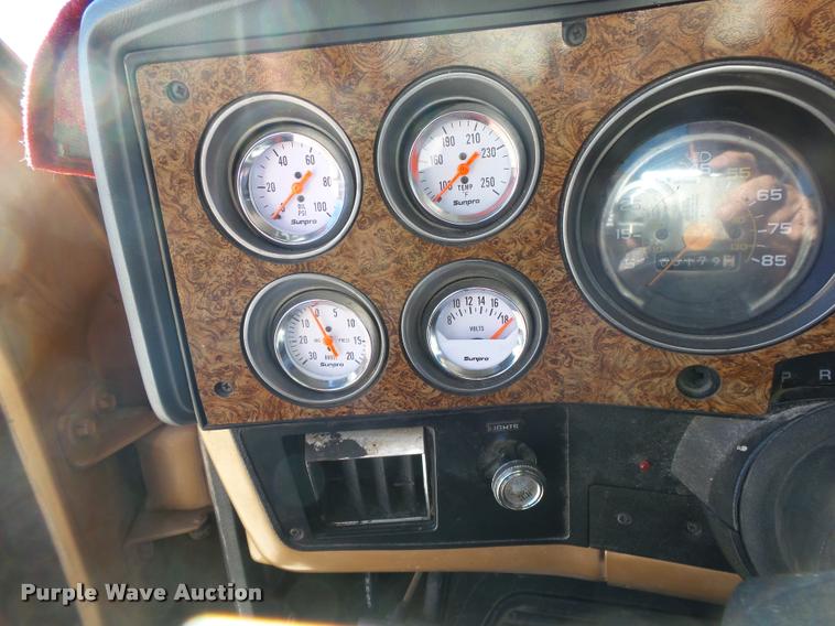 image for item DA2565 1987 GMC R1500 pickup truck