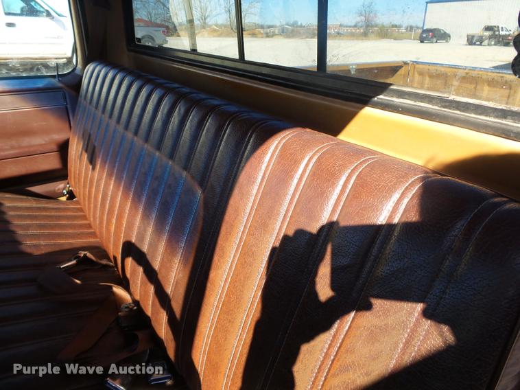 image for item DA2565 1987 GMC R1500 pickup truck