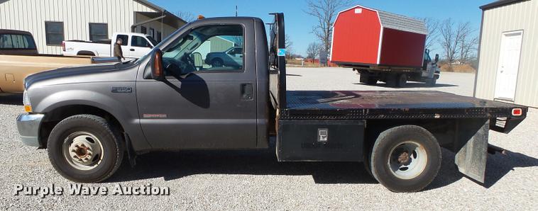 image for item DA2566 2004 Ford F350 Super Duty XLT flatbed pickup truck