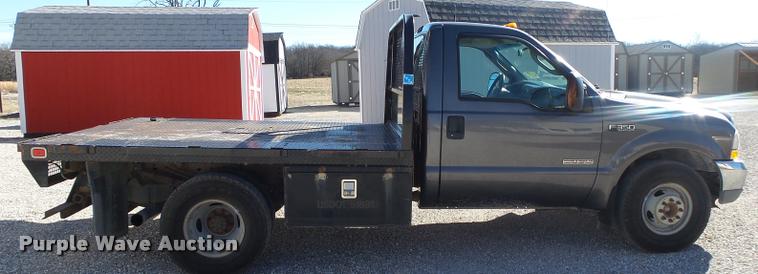 image for item DA2566 2004 Ford F350 Super Duty XLT flatbed pickup truck
