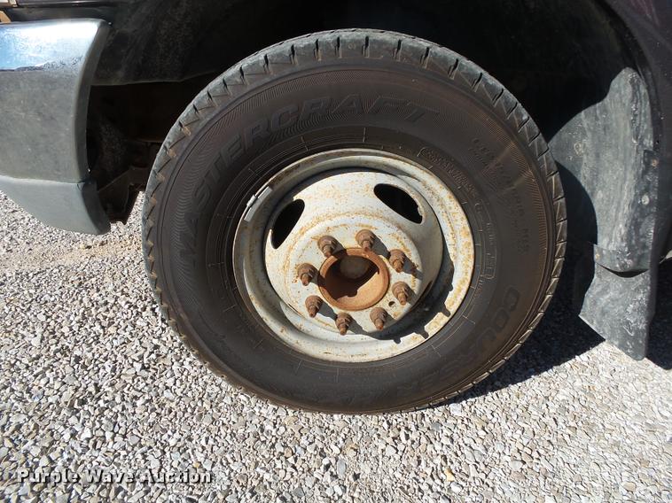 image for item DA2566 2004 Ford F350 Super Duty XLT flatbed pickup truck