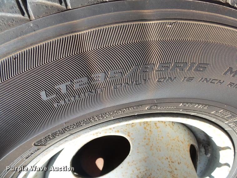 image for item DA2566 2004 Ford F350 Super Duty XLT flatbed pickup truck