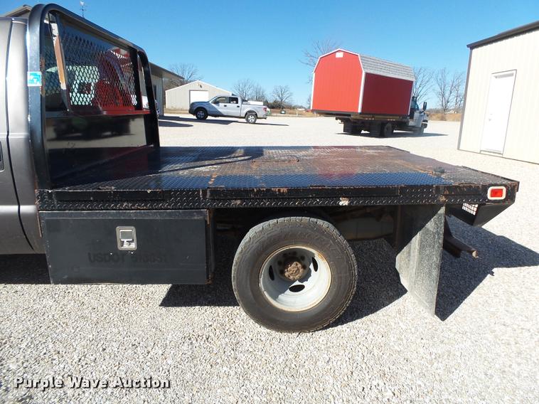 image for item DA2566 2004 Ford F350 Super Duty XLT flatbed pickup truck