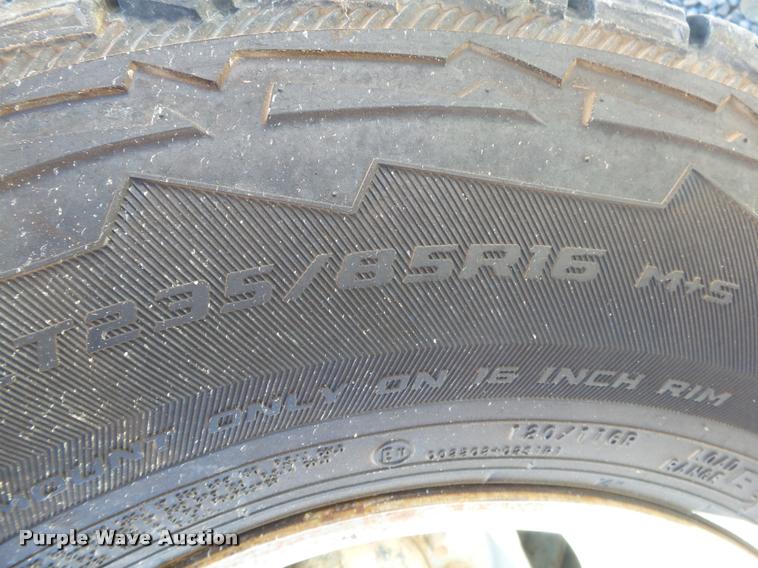 image for item DA2566 2004 Ford F350 Super Duty XLT flatbed pickup truck