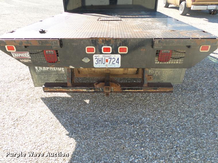 image for item DA2566 2004 Ford F350 Super Duty XLT flatbed pickup truck