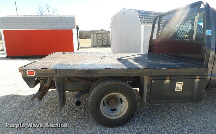 image for item DA2566 2004 Ford F350 Super Duty XLT flatbed pickup truck