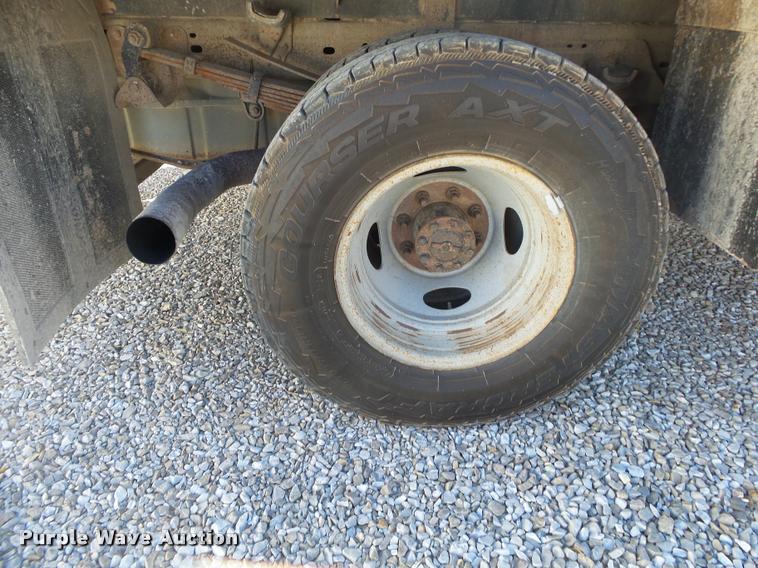 image for item DA2566 2004 Ford F350 Super Duty XLT flatbed pickup truck