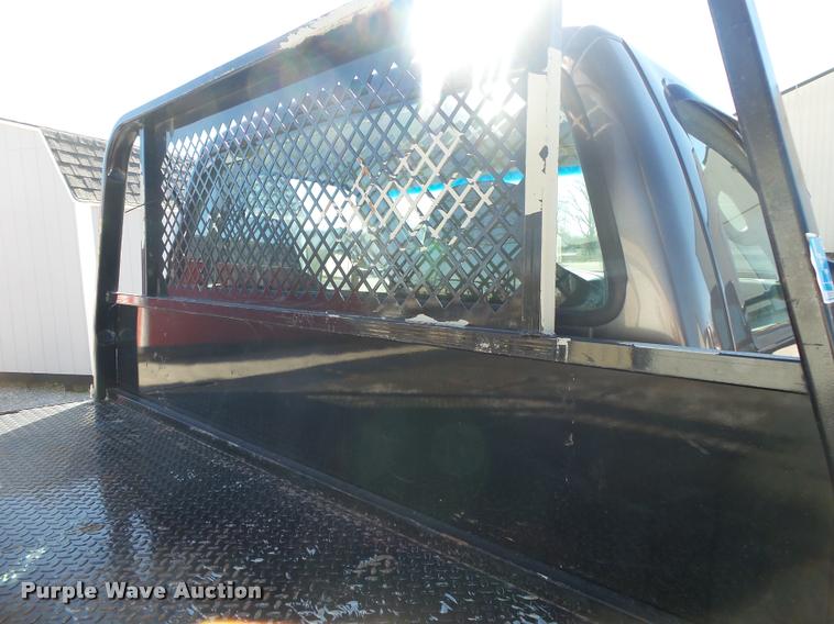image for item DA2566 2004 Ford F350 Super Duty XLT flatbed pickup truck