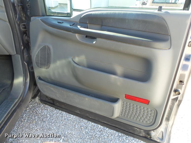 image for item DA2566 2004 Ford F350 Super Duty XLT flatbed pickup truck