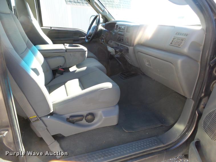 image for item DA2566 2004 Ford F350 Super Duty XLT flatbed pickup truck