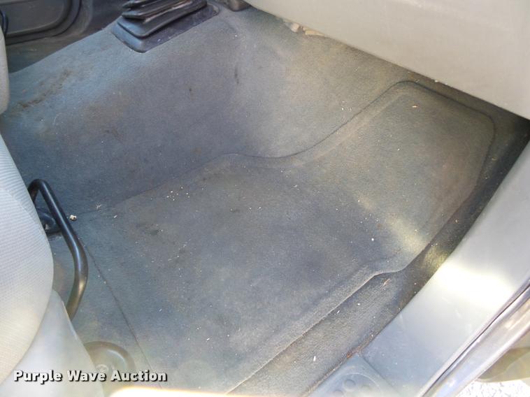 image for item DA2566 2004 Ford F350 Super Duty XLT flatbed pickup truck