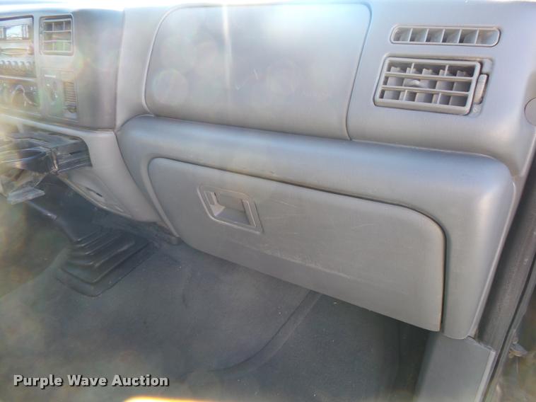 image for item DA2566 2004 Ford F350 Super Duty XLT flatbed pickup truck