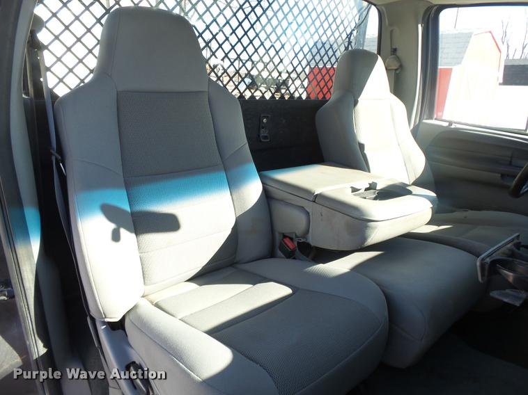 image for item DA2566 2004 Ford F350 Super Duty XLT flatbed pickup truck