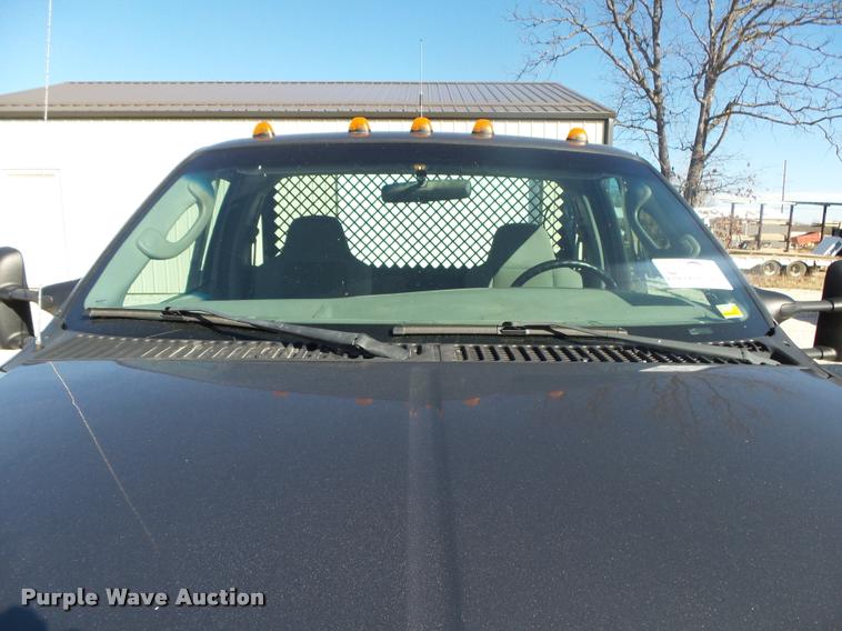 image for item DA2566 2004 Ford F350 Super Duty XLT flatbed pickup truck