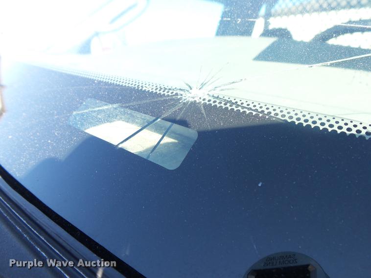 image for item DA2566 2004 Ford F350 Super Duty XLT flatbed pickup truck