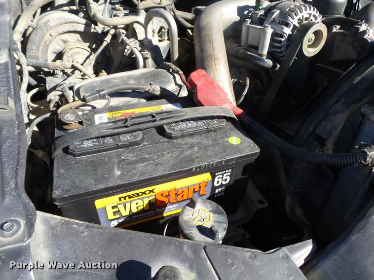 image for item DA2566 2004 Ford F350 Super Duty XLT flatbed pickup truck