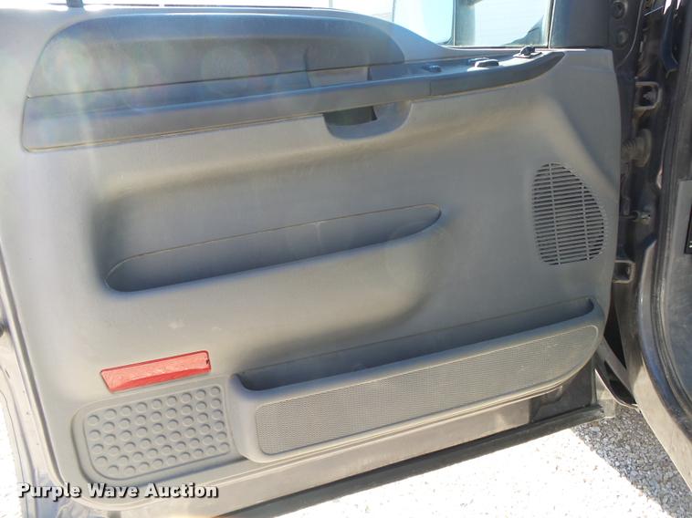 image for item DA2566 2004 Ford F350 Super Duty XLT flatbed pickup truck