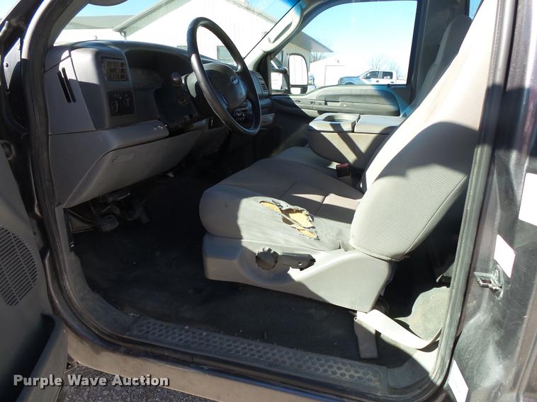 image for item DA2566 2004 Ford F350 Super Duty XLT flatbed pickup truck