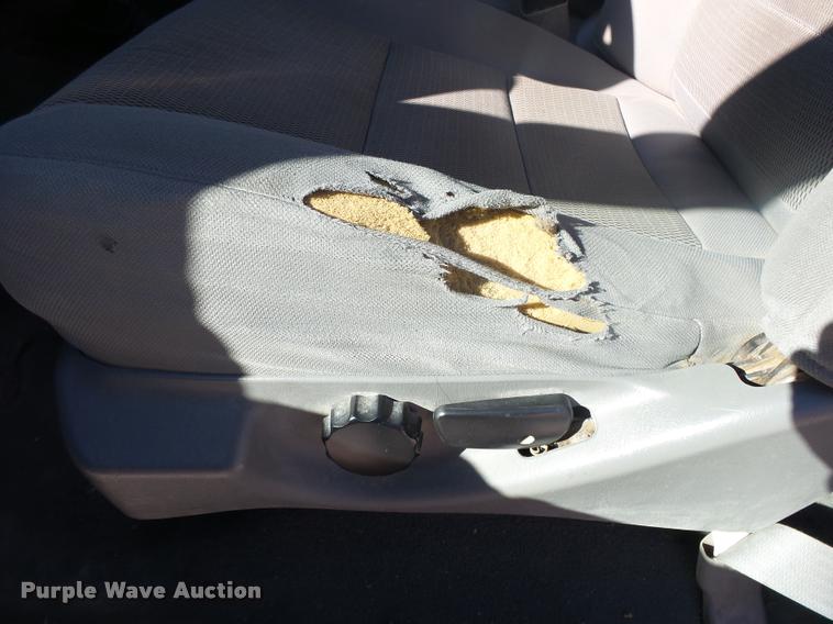 image for item DA2566 2004 Ford F350 Super Duty XLT flatbed pickup truck