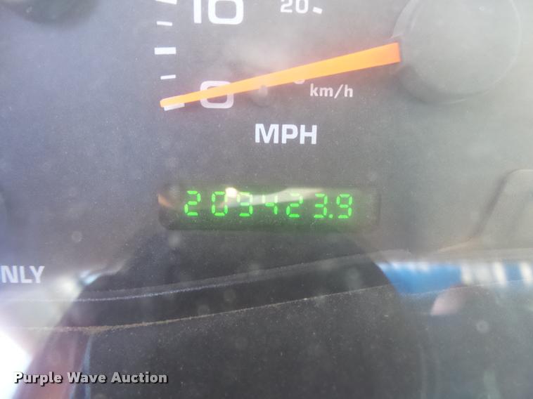 image for item DA2566 2004 Ford F350 Super Duty XLT flatbed pickup truck