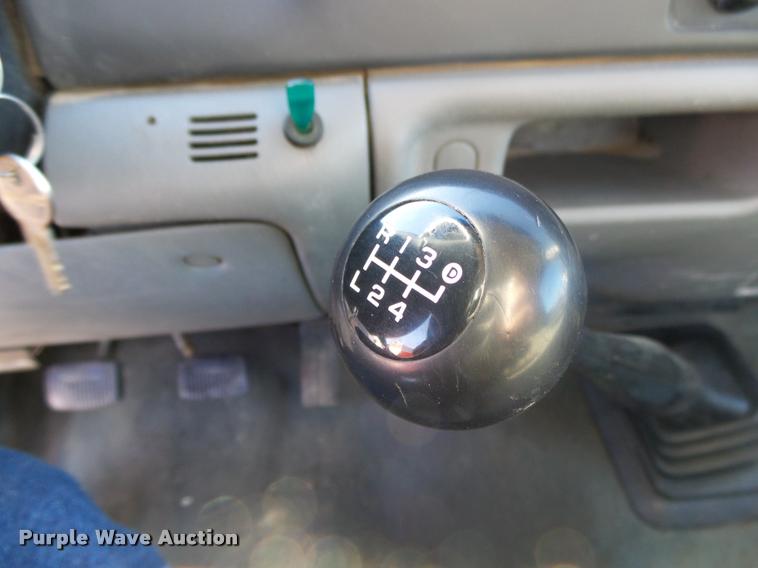 image for item DA2566 2004 Ford F350 Super Duty XLT flatbed pickup truck