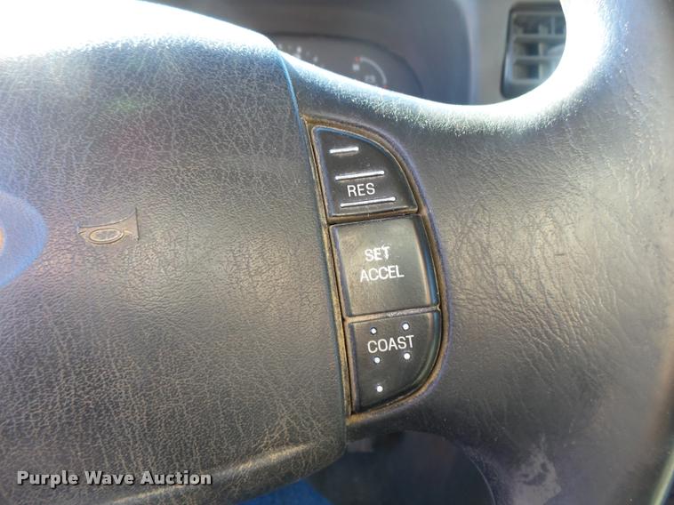 image for item DA2566 2004 Ford F350 Super Duty XLT flatbed pickup truck