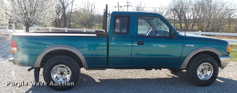 image for item DA2586 1994 Ford Ranger XL SuperCab pickup truck