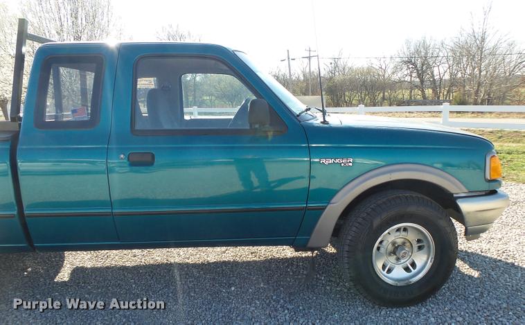 image for item DA2586 1994 Ford Ranger XL SuperCab pickup truck