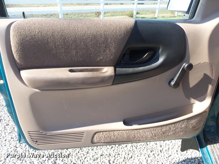 image for item DA2586 1994 Ford Ranger XL SuperCab pickup truck