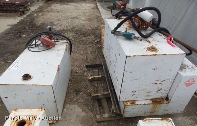 image for item DA7406 (4) fuel tanks