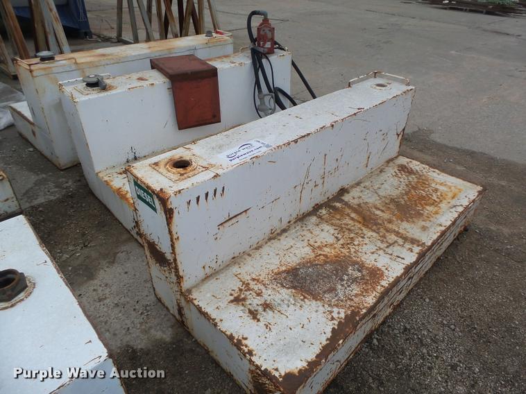 image for item DA7407 (3) L-shaped fuel tanks