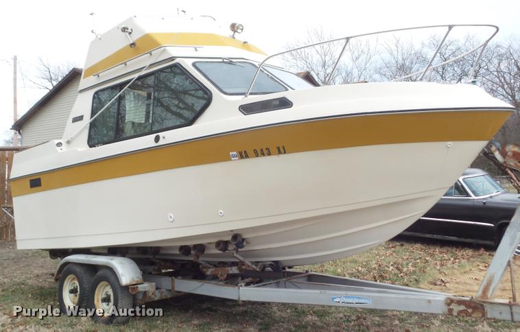 image for item DA7743 1976 Reinell B2371 Cabin Cruiser boat