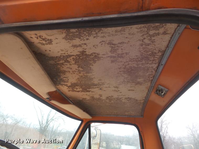 image for item DA7745 1976 Ford F600 flatbed truck